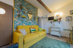 Deluxe Attic for 2, with amazing terrace and poweful Wi-Fi - Very near the Metro, central position, very well connected to train stations and Malpensa, Linate and Begramo Airports